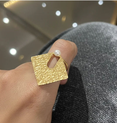 the flower pearl ring